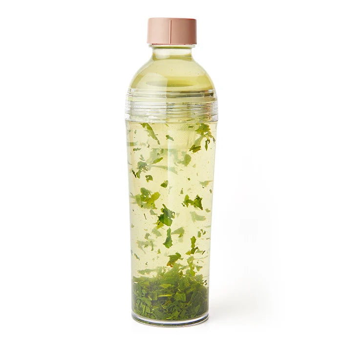 brewing_loose_leaf_tea_in_dusty_pink_tea_travel_bottle_portable_pct_resin