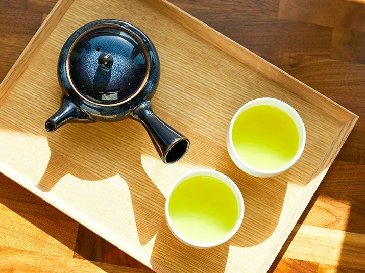 Sencha and gyokuro green tea comparison with teapot and cups