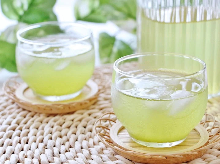 iced sencha green tea in a glass pitcher for cold brew tea recipes