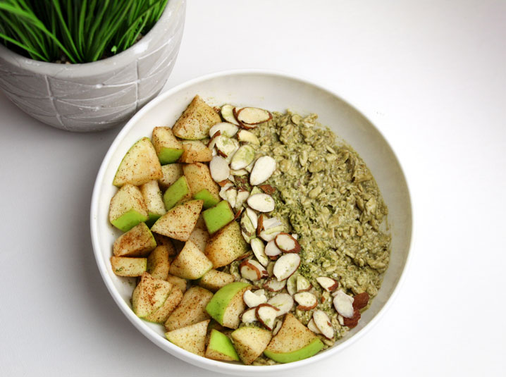 matcha apple pie oats in a bowl