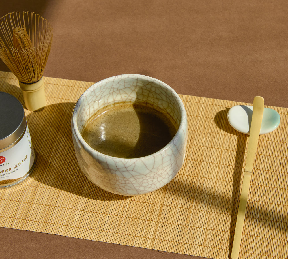 Wholesale Hojicha Japanese green tea powder whisked in matcha bowl